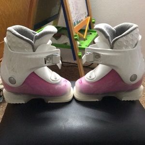 Kids ski boots